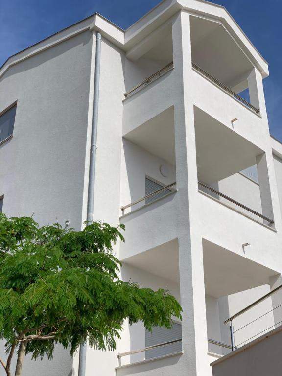 By Culina Apartment Metajna